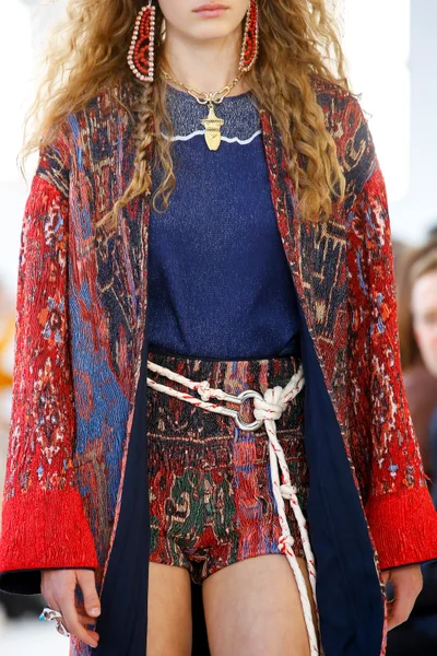 Look 69